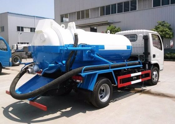 吸污车